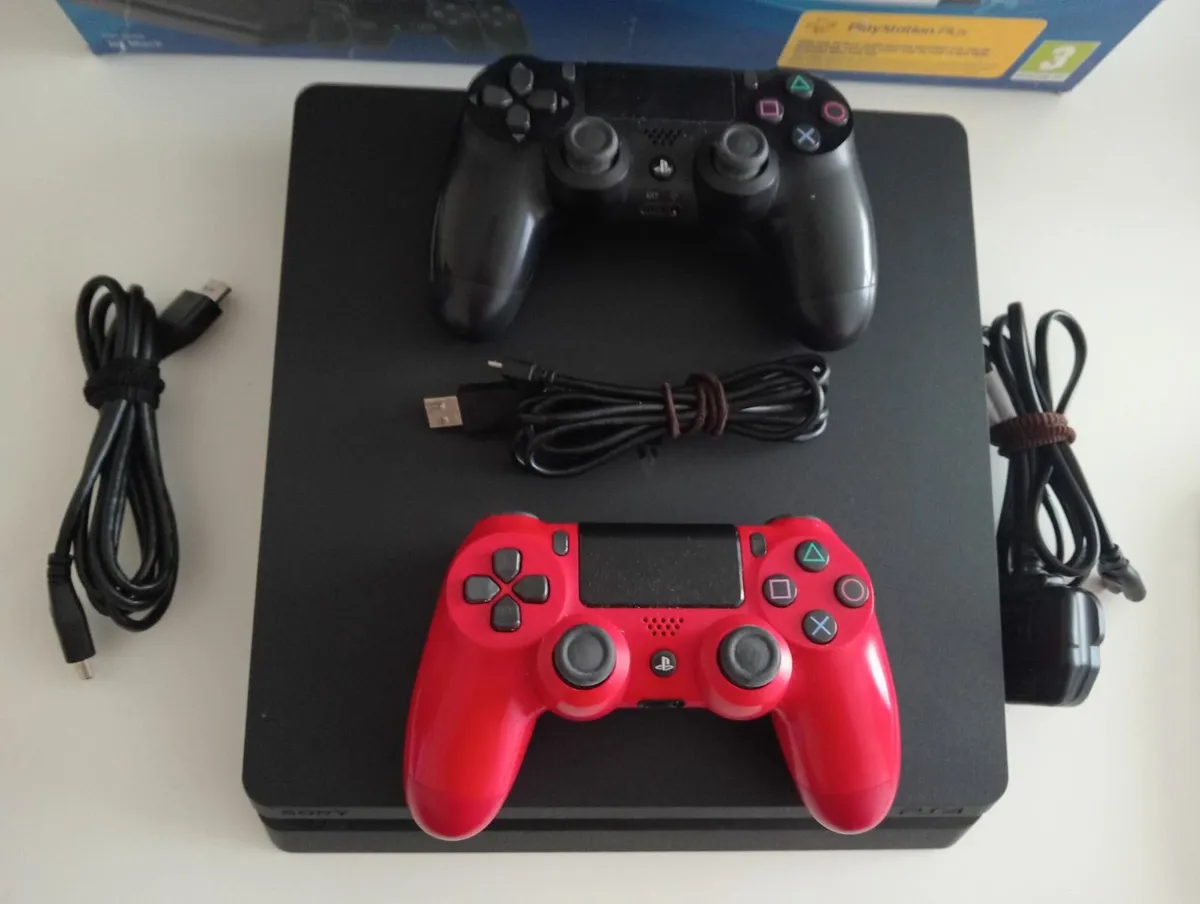 PlayStation 4 and two wireless controllers - Image 1