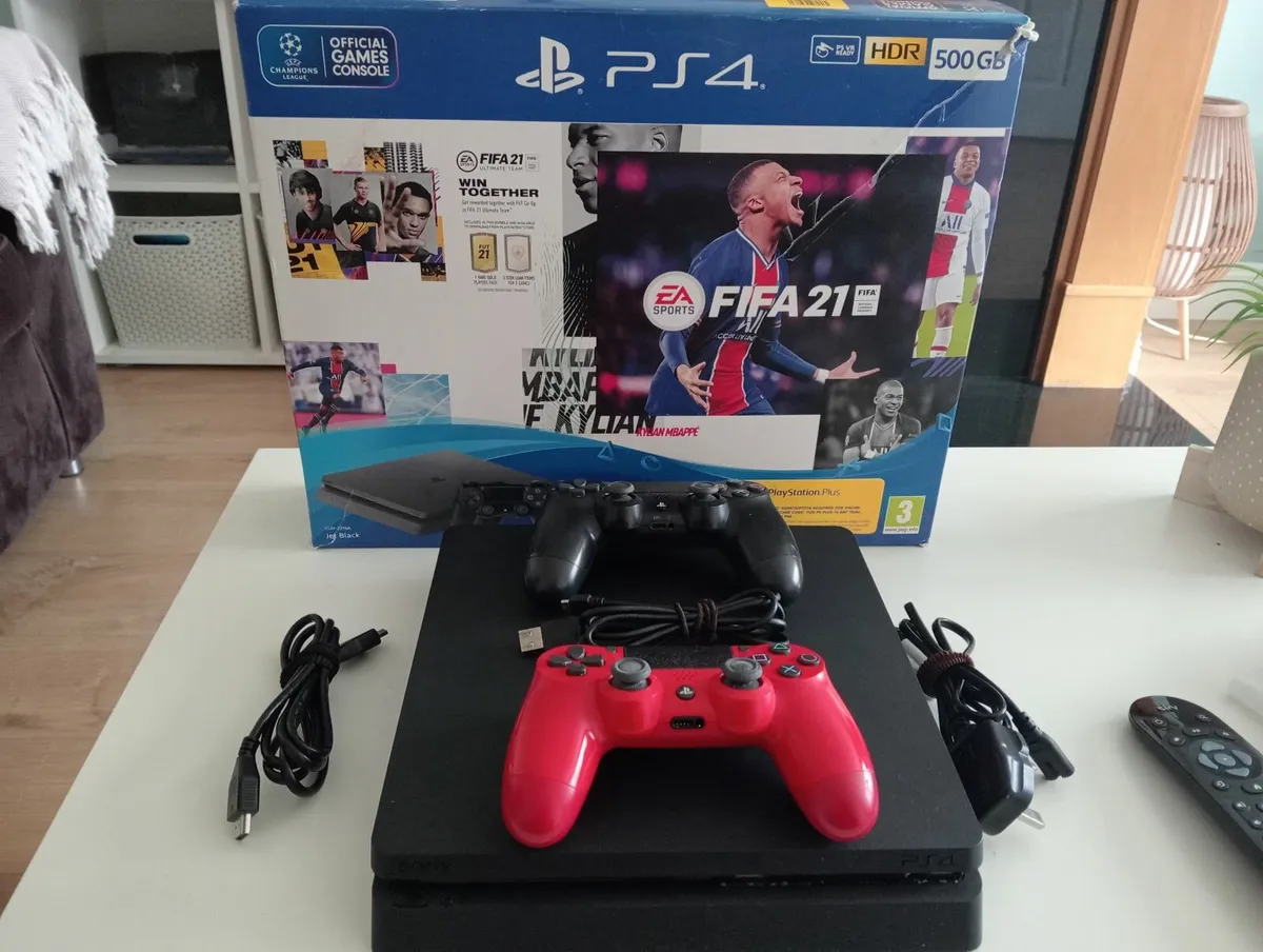 PlayStation 4 and two wireless controllers - Image 2