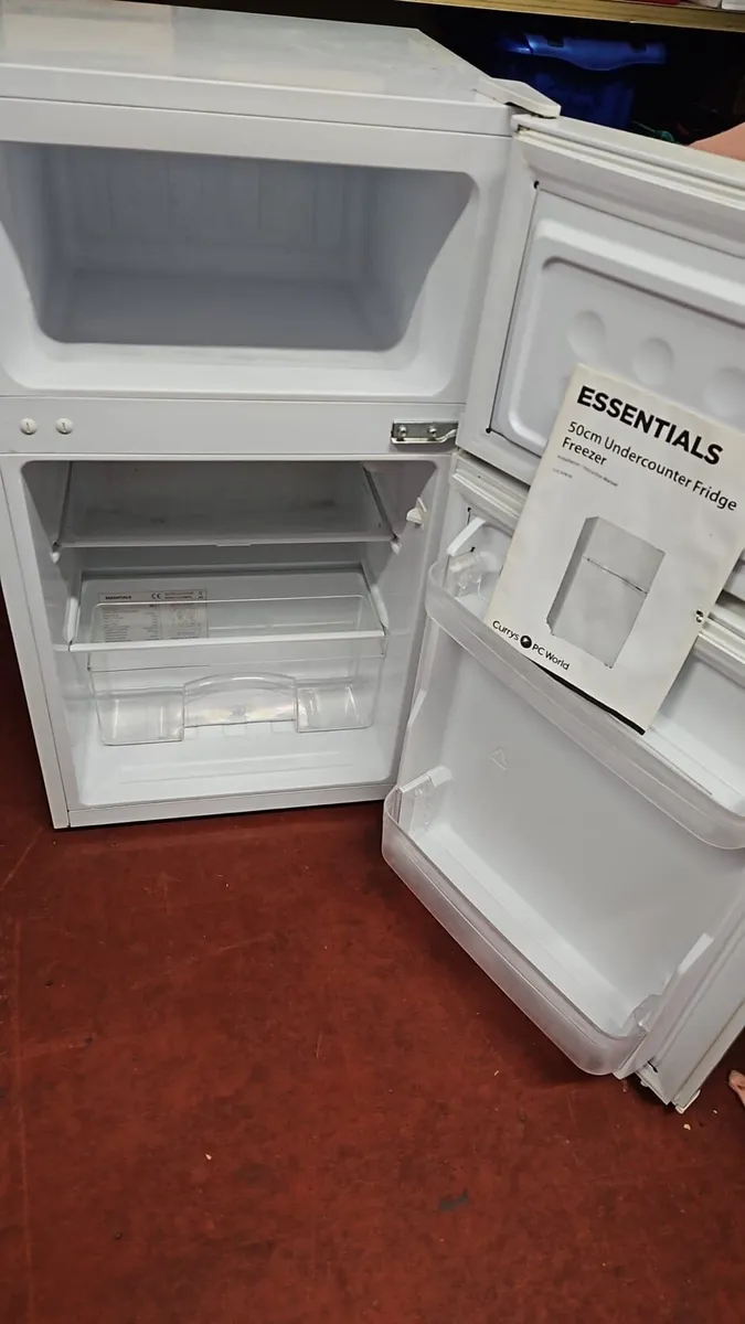 Essentials small fridge freezer - Image 2