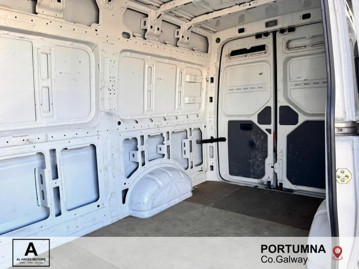 Volkswagen Crafter 35 HR MWB 2.0TDI 6SPEED 140BHP - Image 4