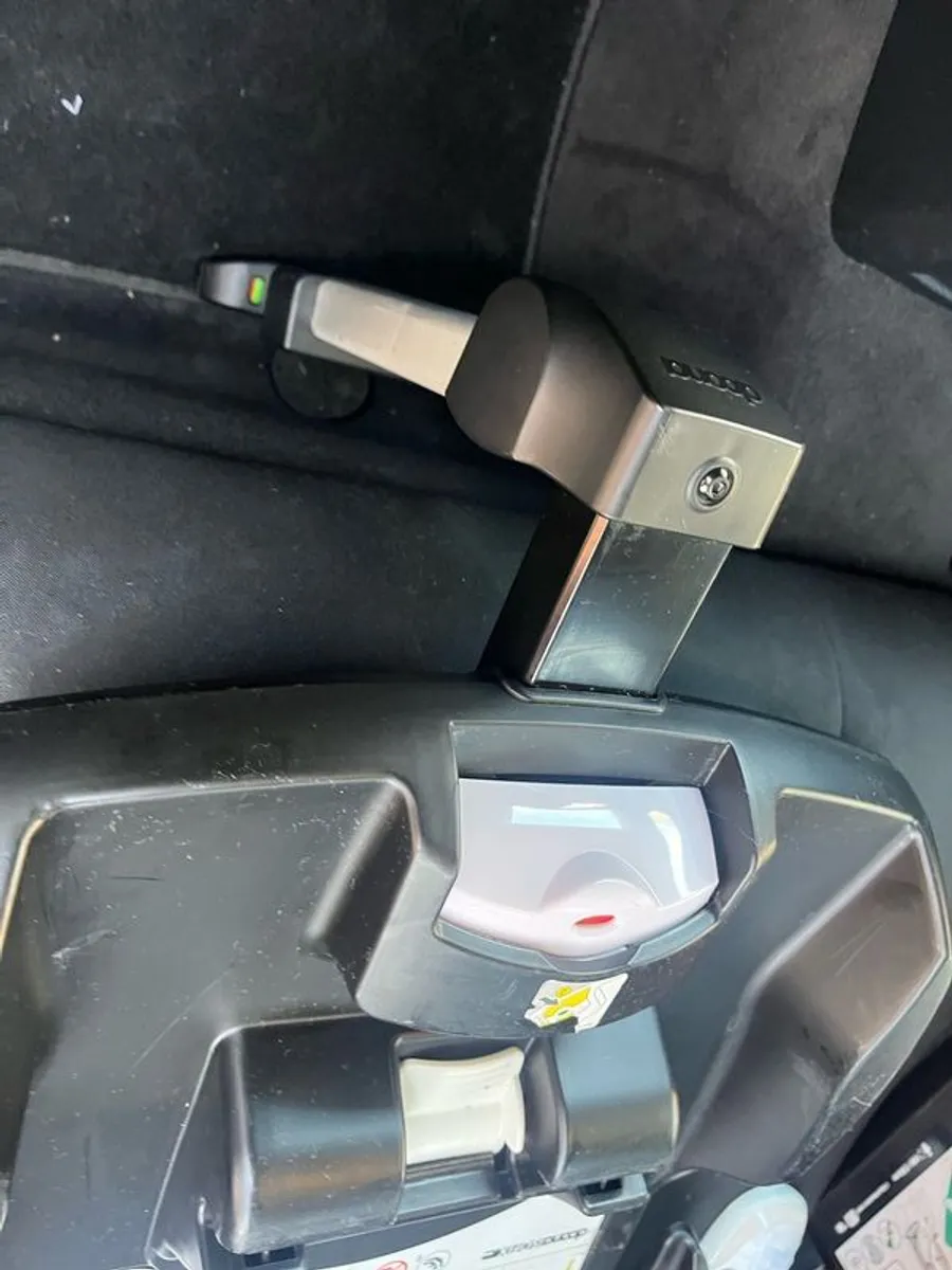 Pink Doona+ pram with base and rain cover - Image 3