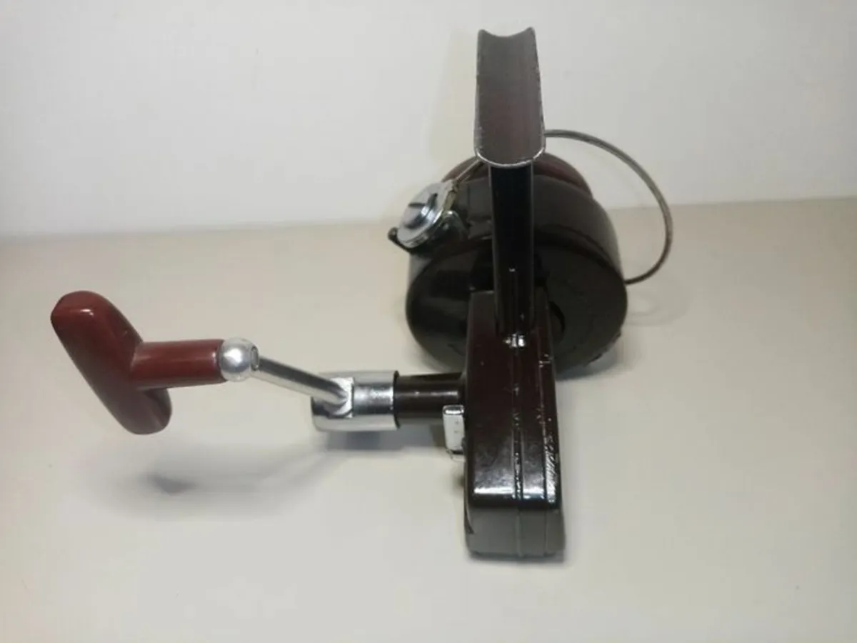 Daiwa Corporation California Spinning Fishing Reel - Image 3