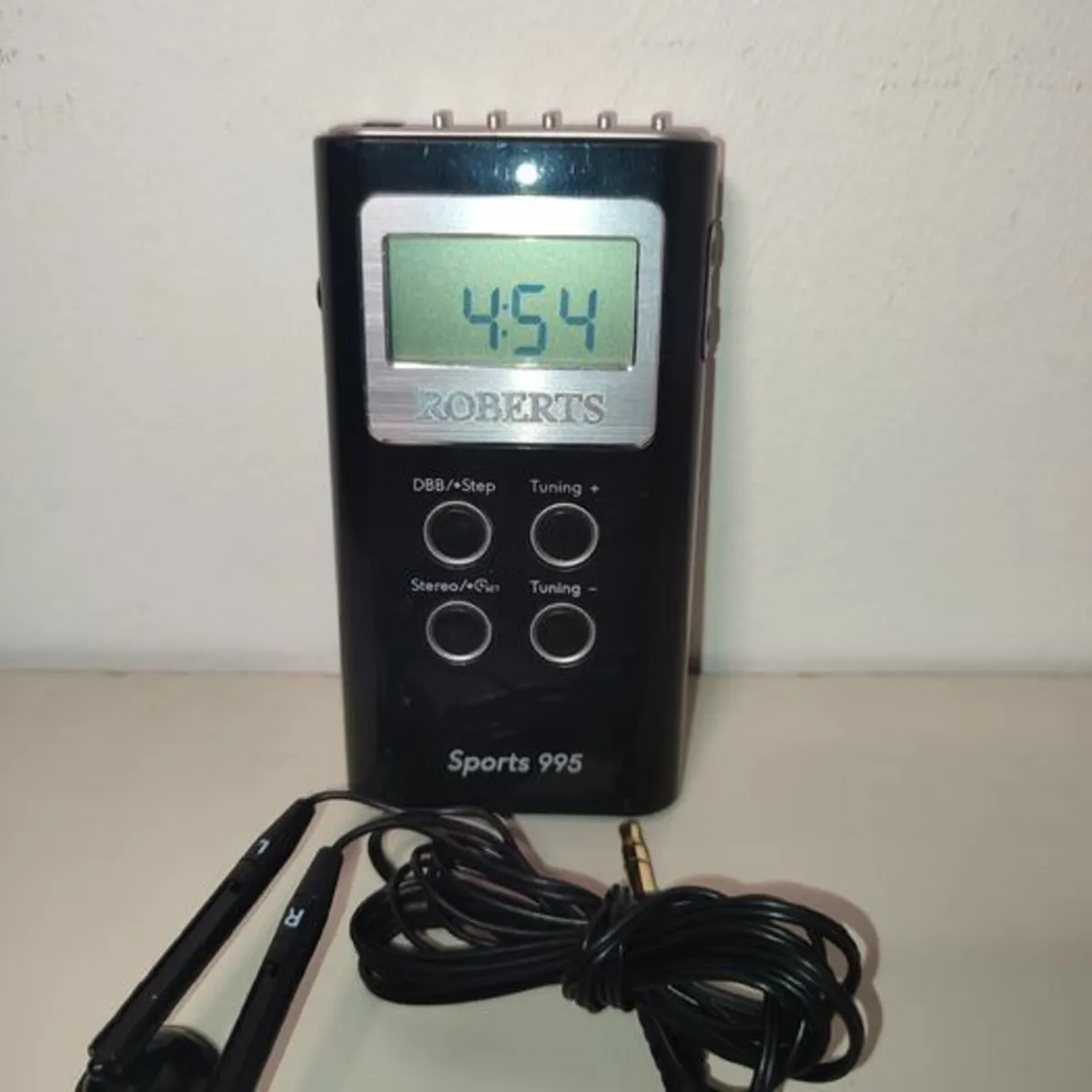 Roberts Sports 995 Personal Portable FM/AM Radio - - Image 1