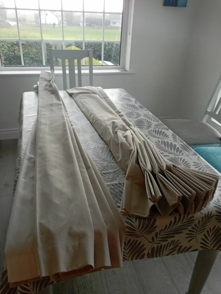 Two pairs of curtains - Image 2