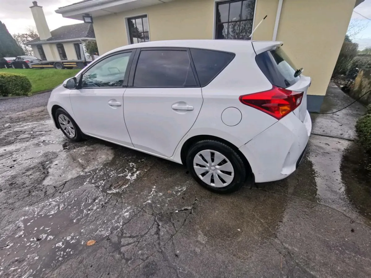 15 Toyota Auris Van 1.4d4d - Image 2