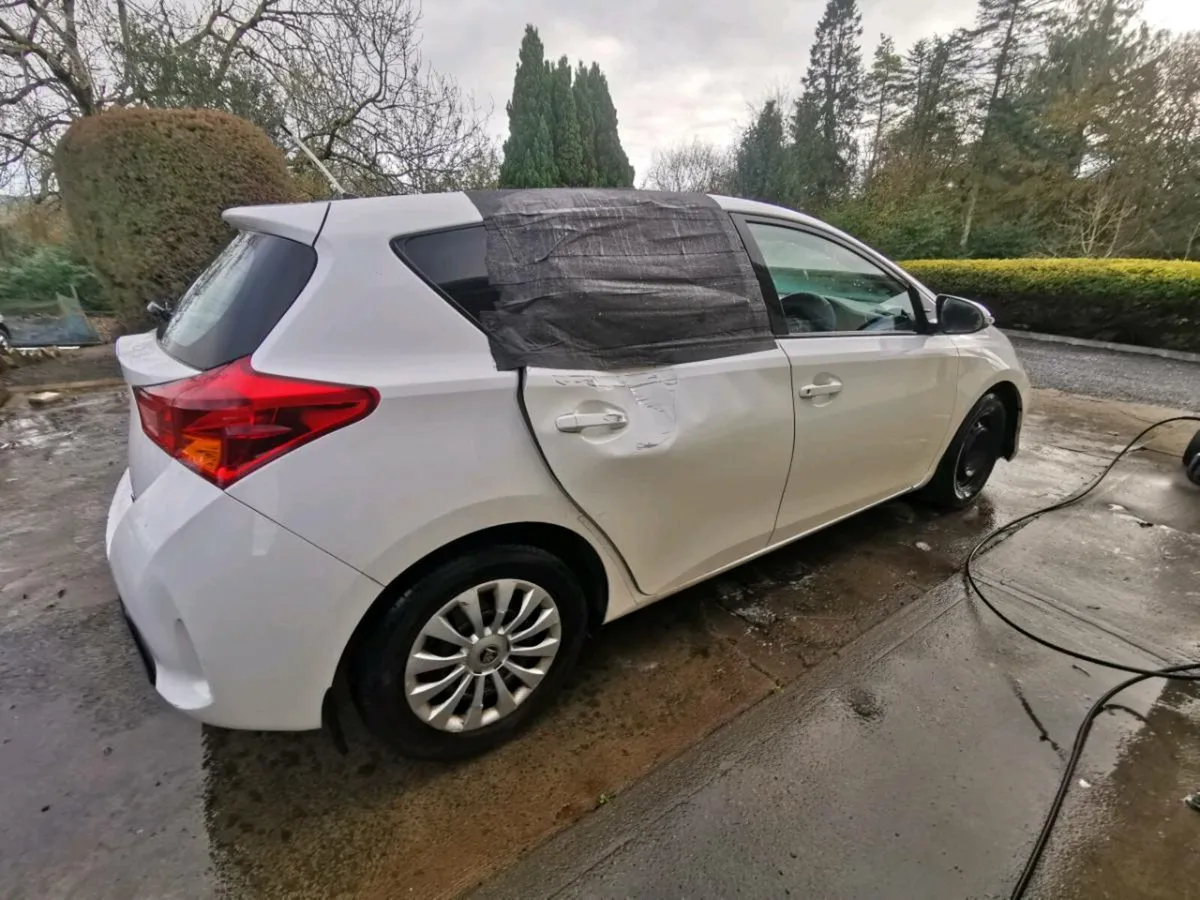 15 Toyota Auris Van 1.4d4d - Image 4
