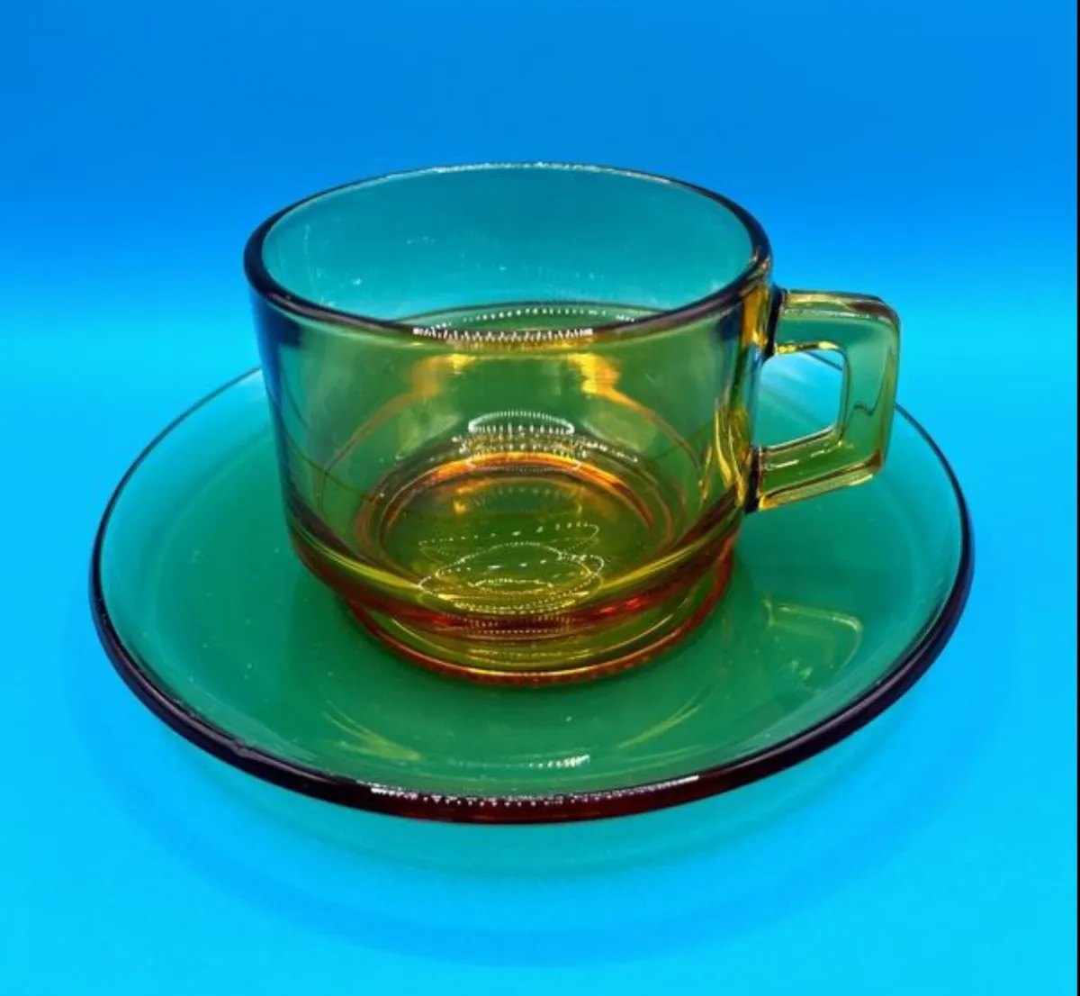 Set of 8 1970s amber glass coffee cups and saucers - Image 2