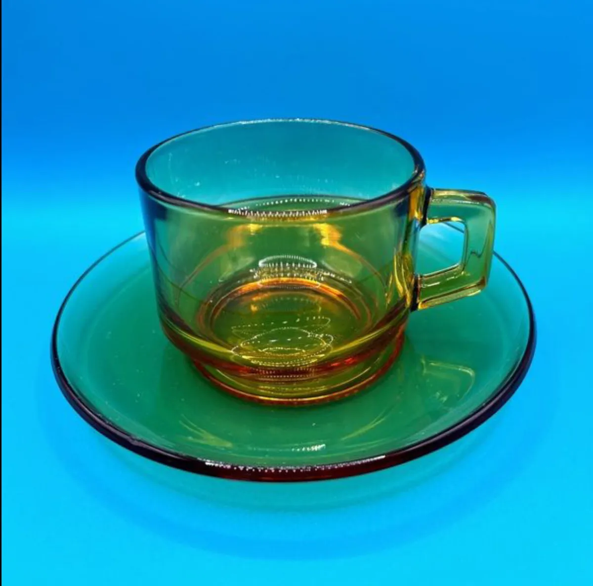 Set of 8 1970s amber glass coffee cups and saucers - Image 3