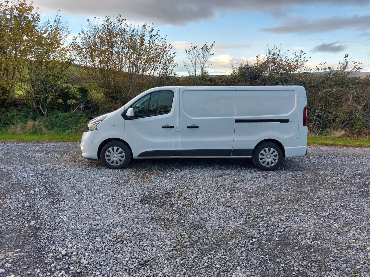 Renault Trafic 211 LWB 2.0L Showroom Con LOW Milea - Image 4