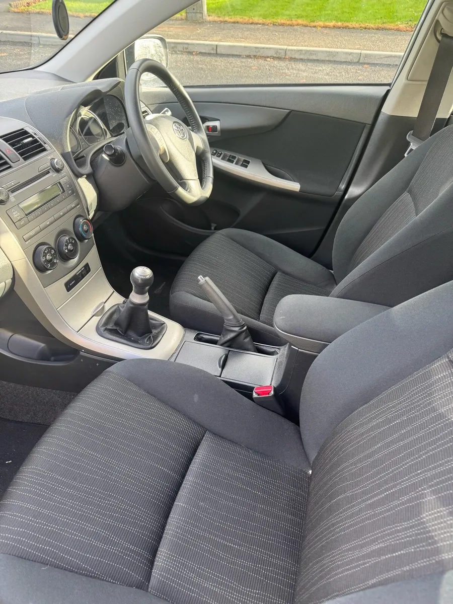 Toyota Corolla - Image 2