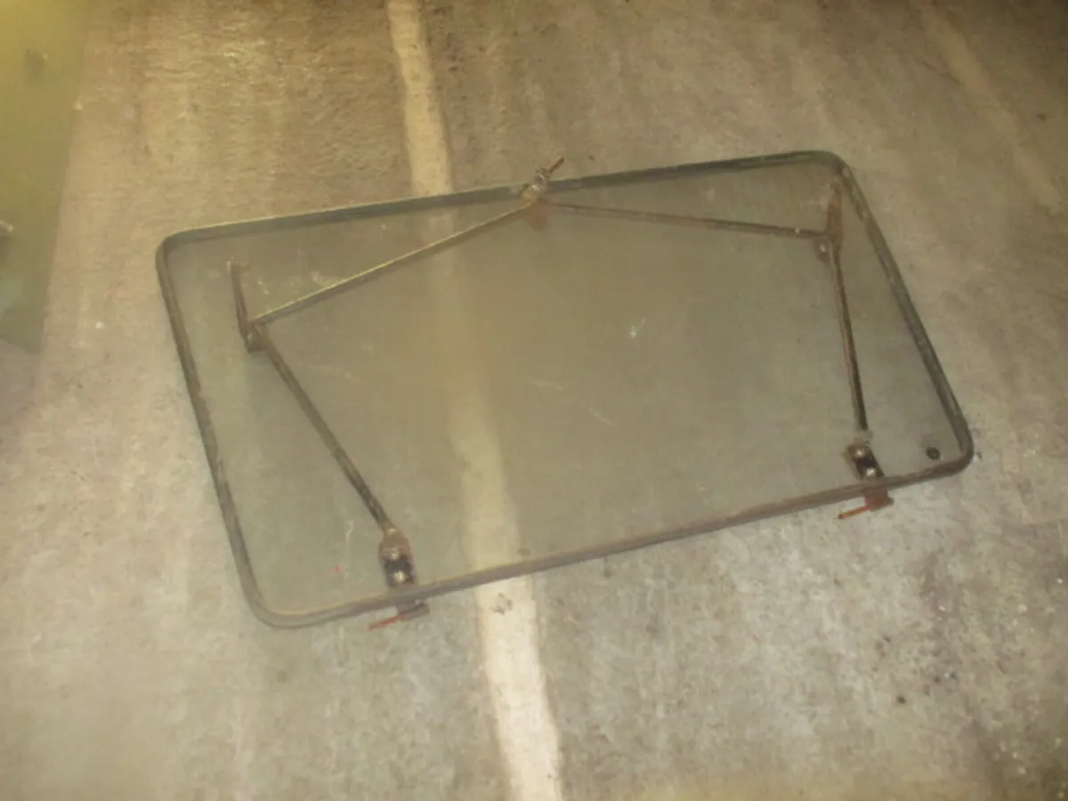 SHANKEY CAB REAR WINDOW - FRAME WITH GLASS - Image 3