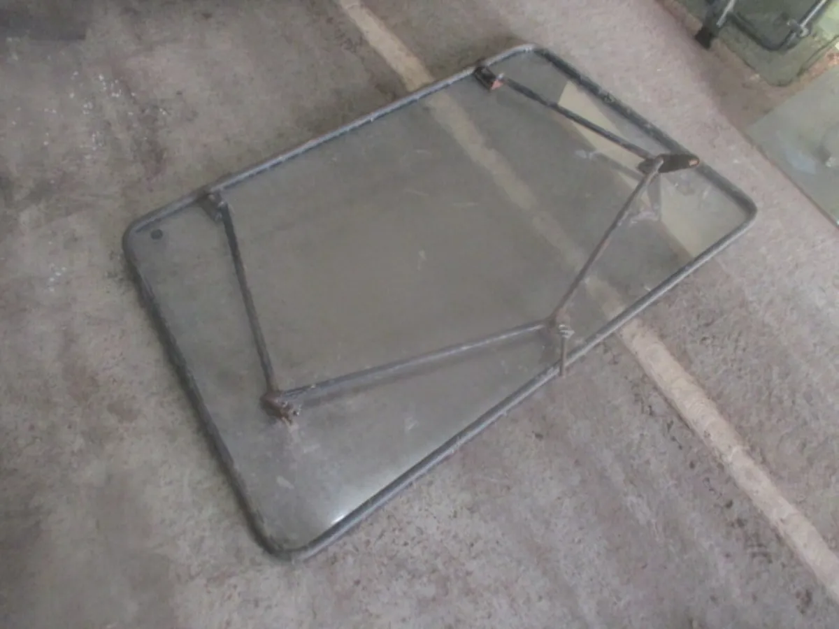 SHANKEY CAB REAR WINDOW - FRAME WITH GLASS - Image 1