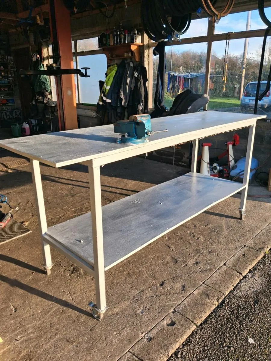 Work bench - Image 1