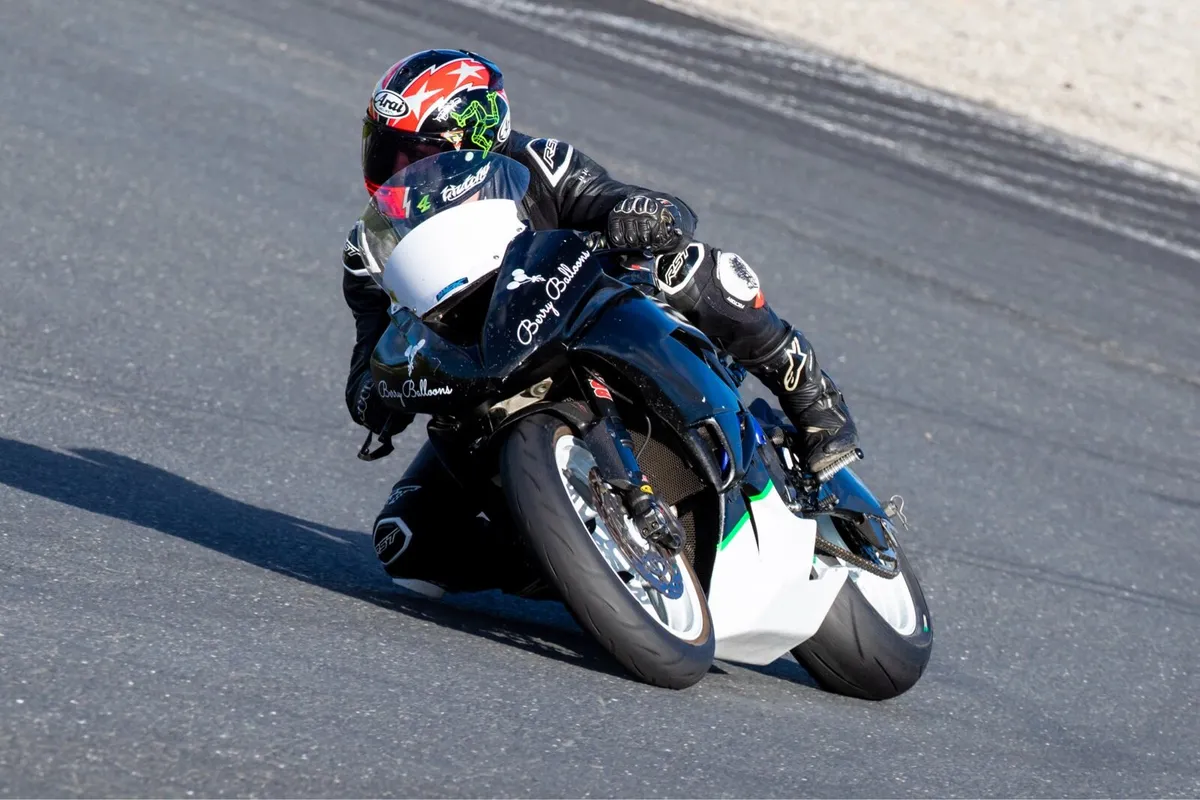 Kawasaki ZX6R - Image 1
