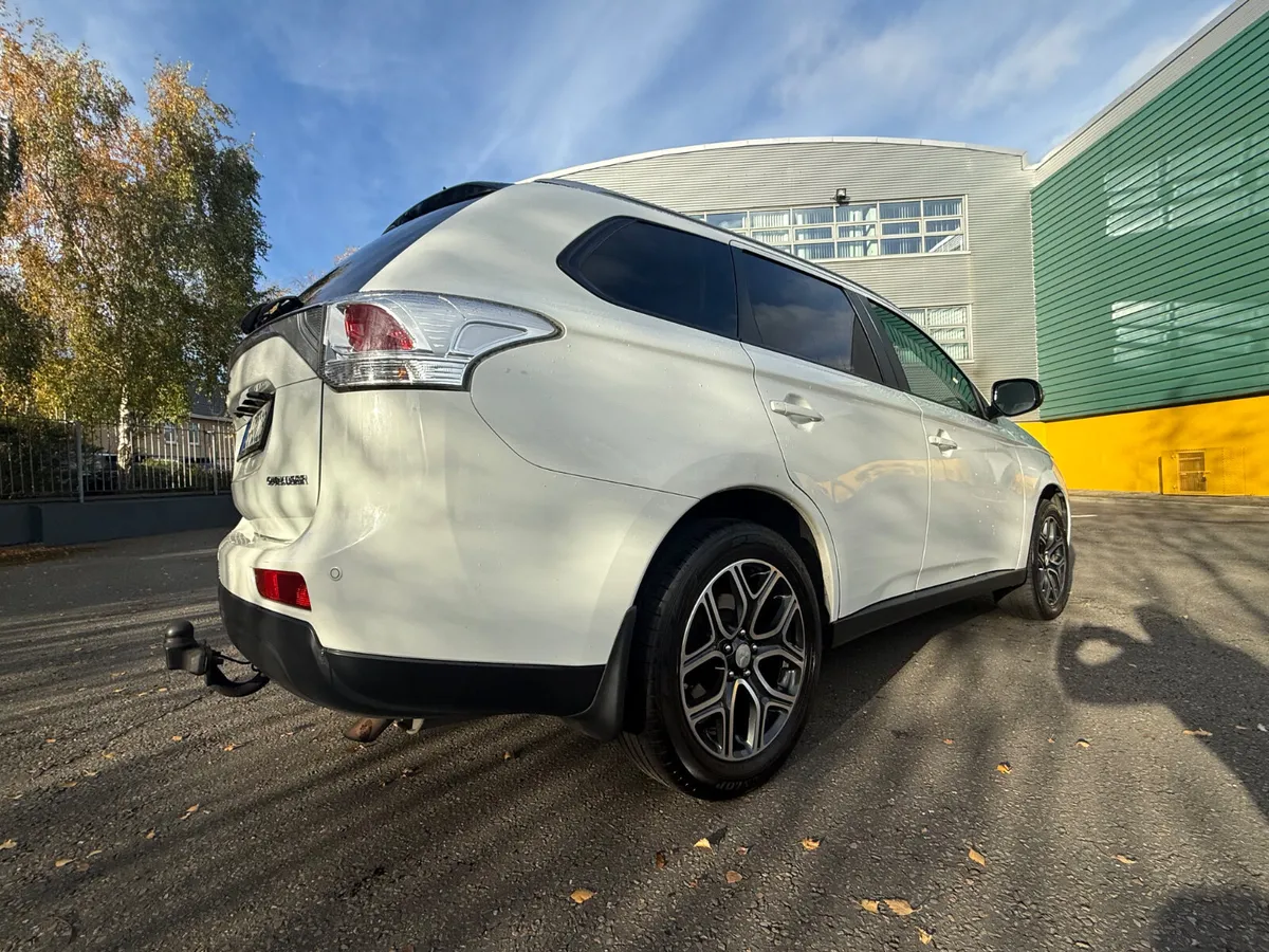 Mitsubishi Outlander 2.2 Diesel 2WD - Image 4