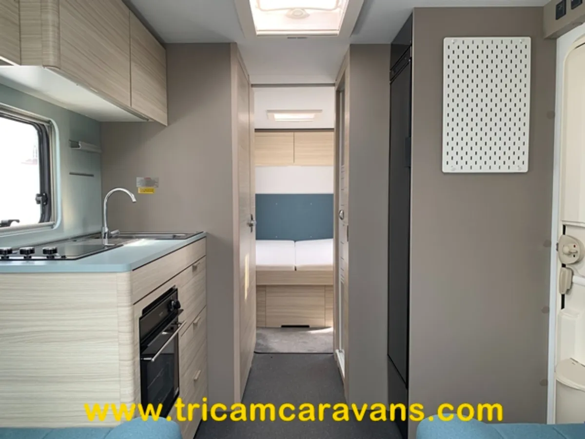 2021 Adria Altea 622DP Dart Rear Island Bed - Image 4