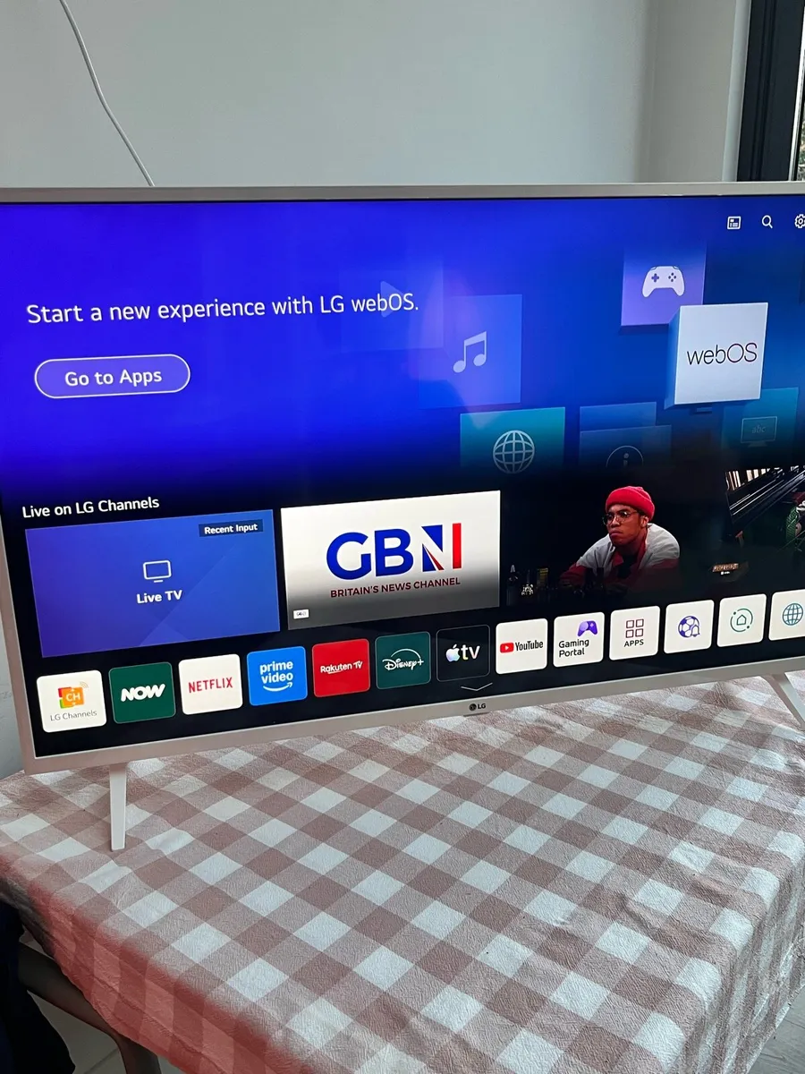 TV almost new LG 43” - Image 1
