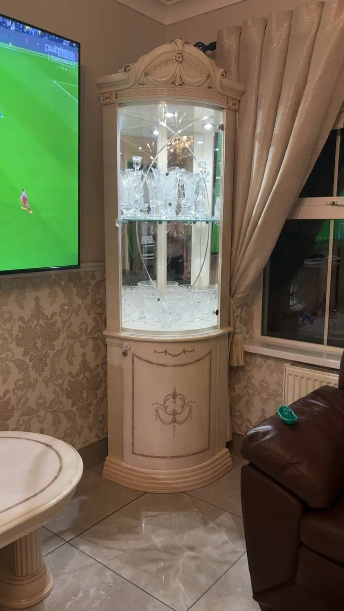 Italian style display cabinets - Image 2