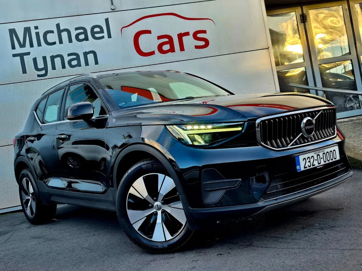 2023 Volvo XC40  PHEV,  18" Alloys, CarPlay - Image 4