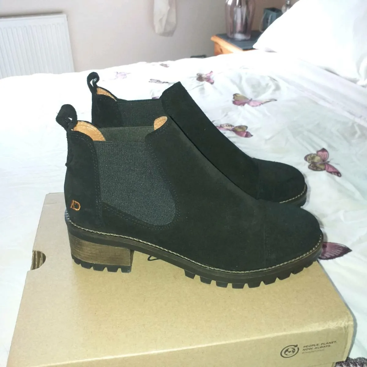 Ladies boots - Image 1