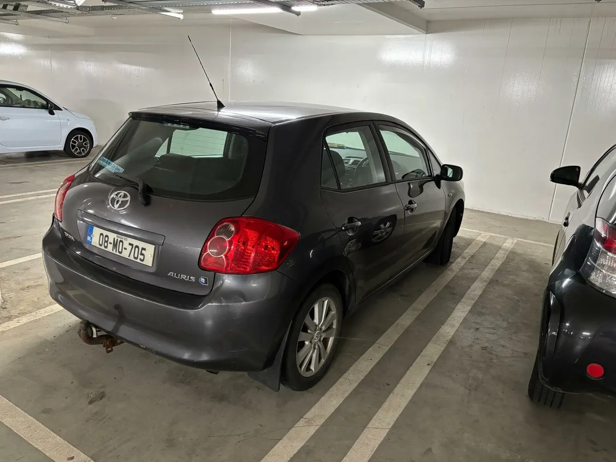 Toyota auris low km - Image 3