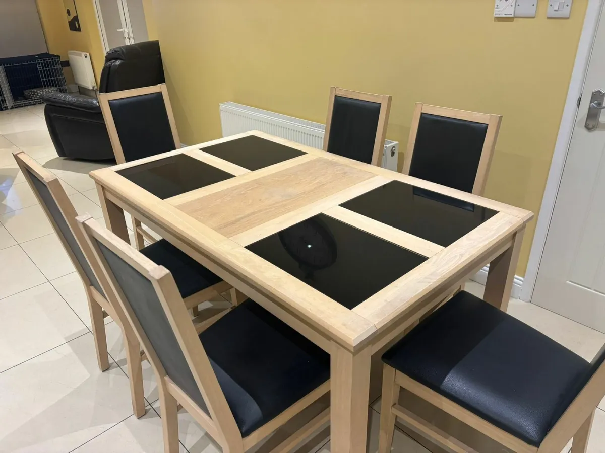 Table & chairs - Image 1