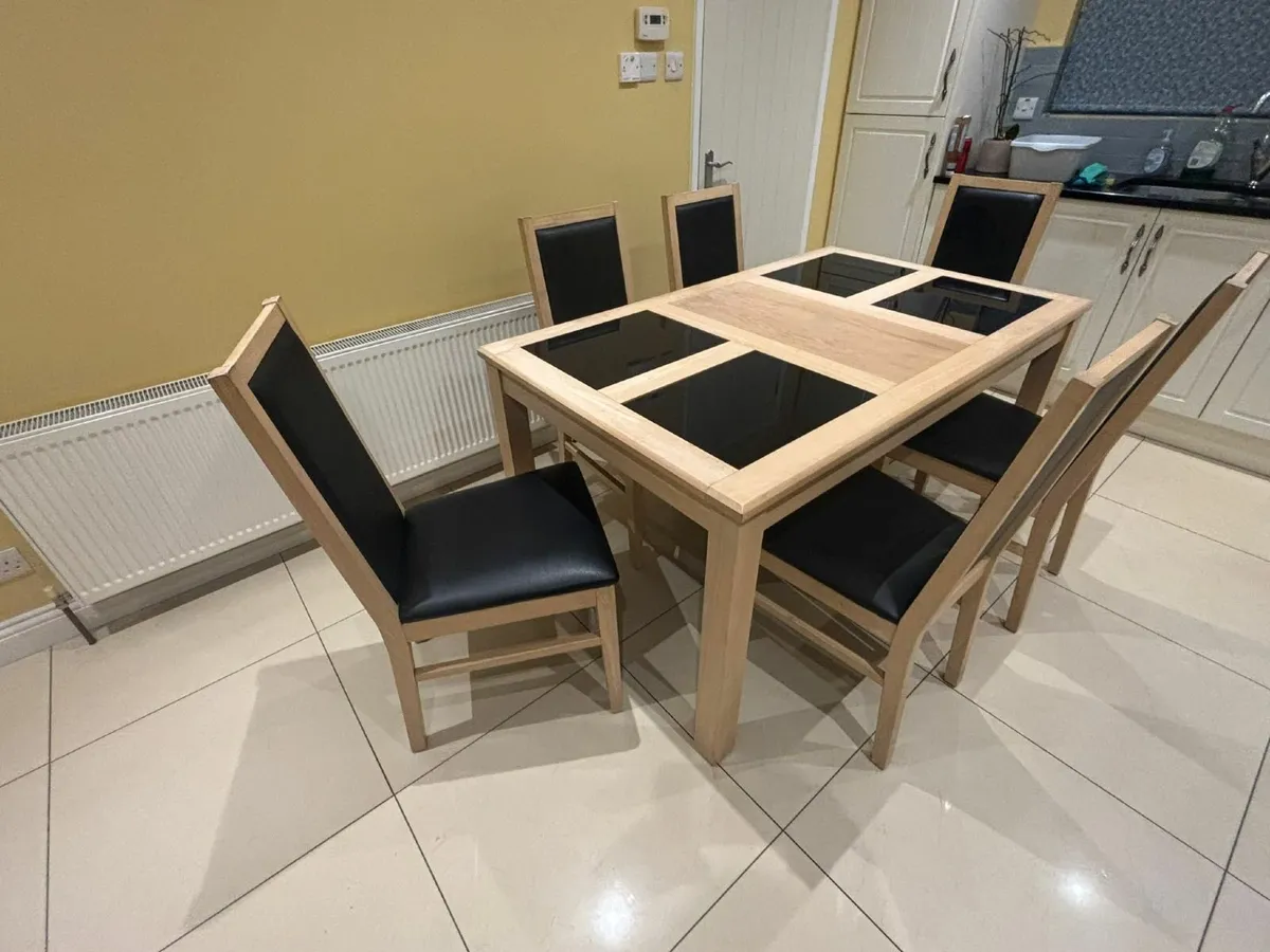 Table & chairs - Image 3