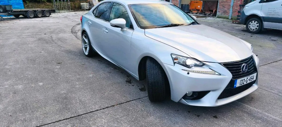 Lexus is300h - Image 1