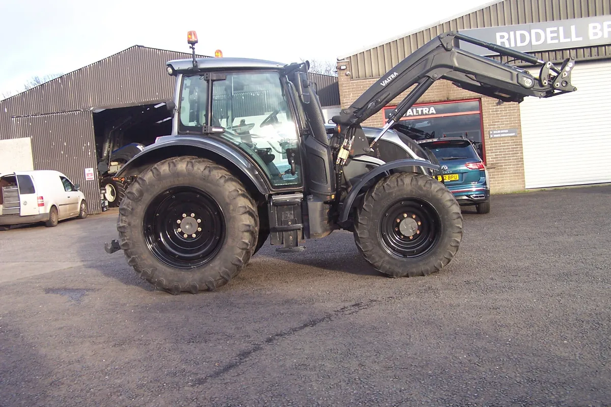 2018 Valtra N124 C/W Valtra G45 Frt Loader - Image 1