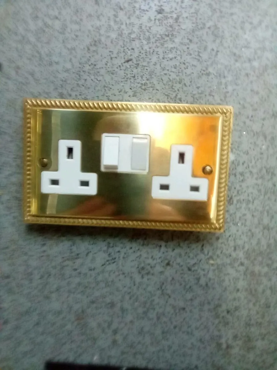 2  OLD.  TWIN.  BRASS. SOCKETS - Image 3