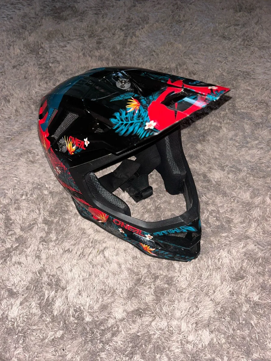 Oneals full face helmet - Image 1