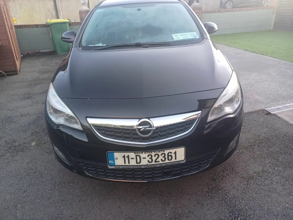 Opel Astra 2011 - Image 1