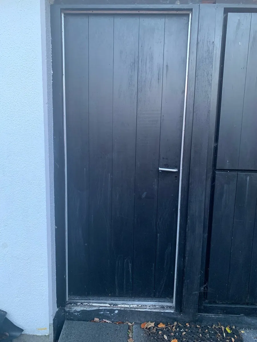 Outside door - Image 1