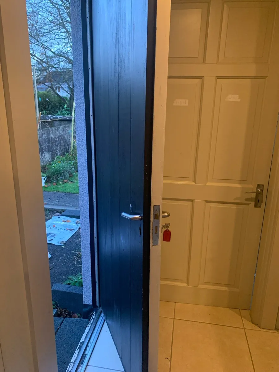 Outside door - Image 3