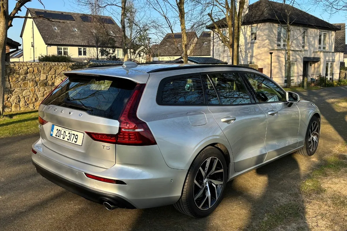 Volvo V60 T5 Momentum Estate - Image 3