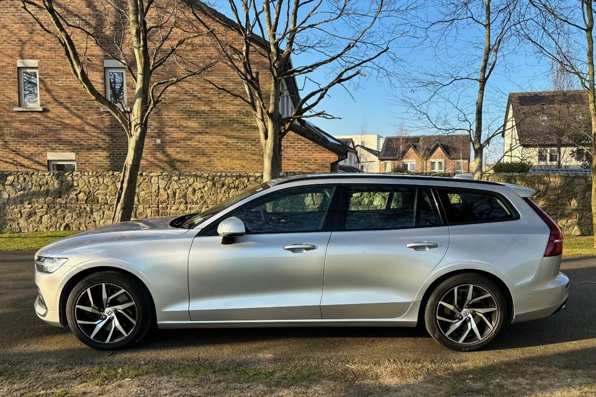 Volvo V60 T5 Momentum Estate - Image 4