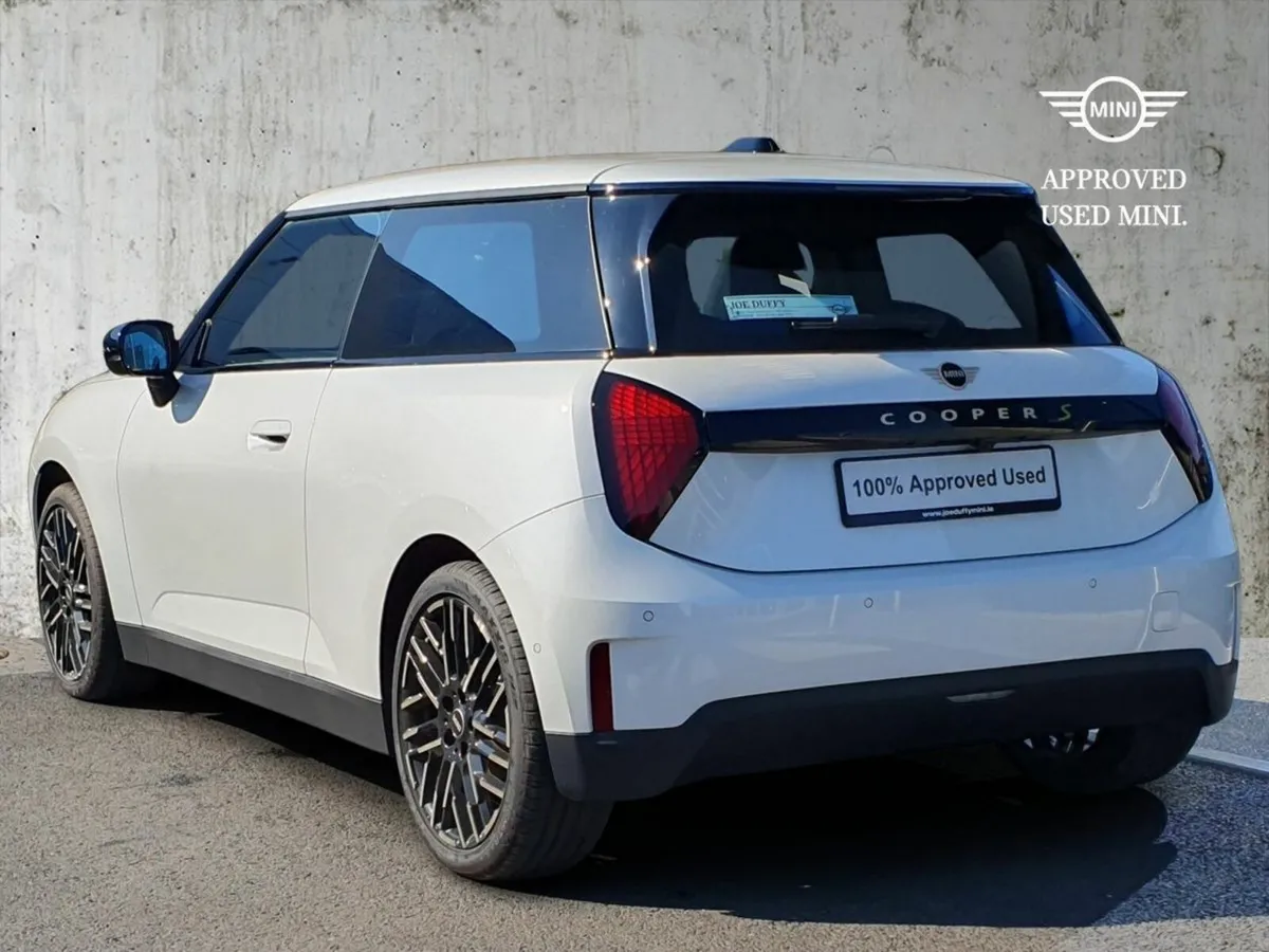 Mini Cooper Cooper SE - Image 3
