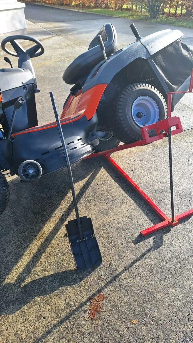 Husqvarna ride on lawnmower - Image 4