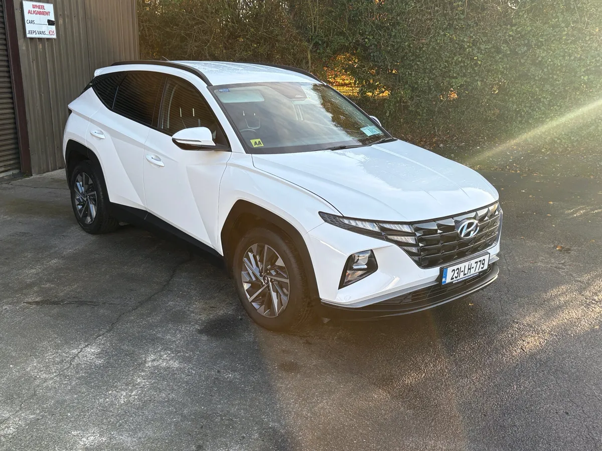 Hyundai Tucson 2023 Executive ONLY 20000KM - Image 3