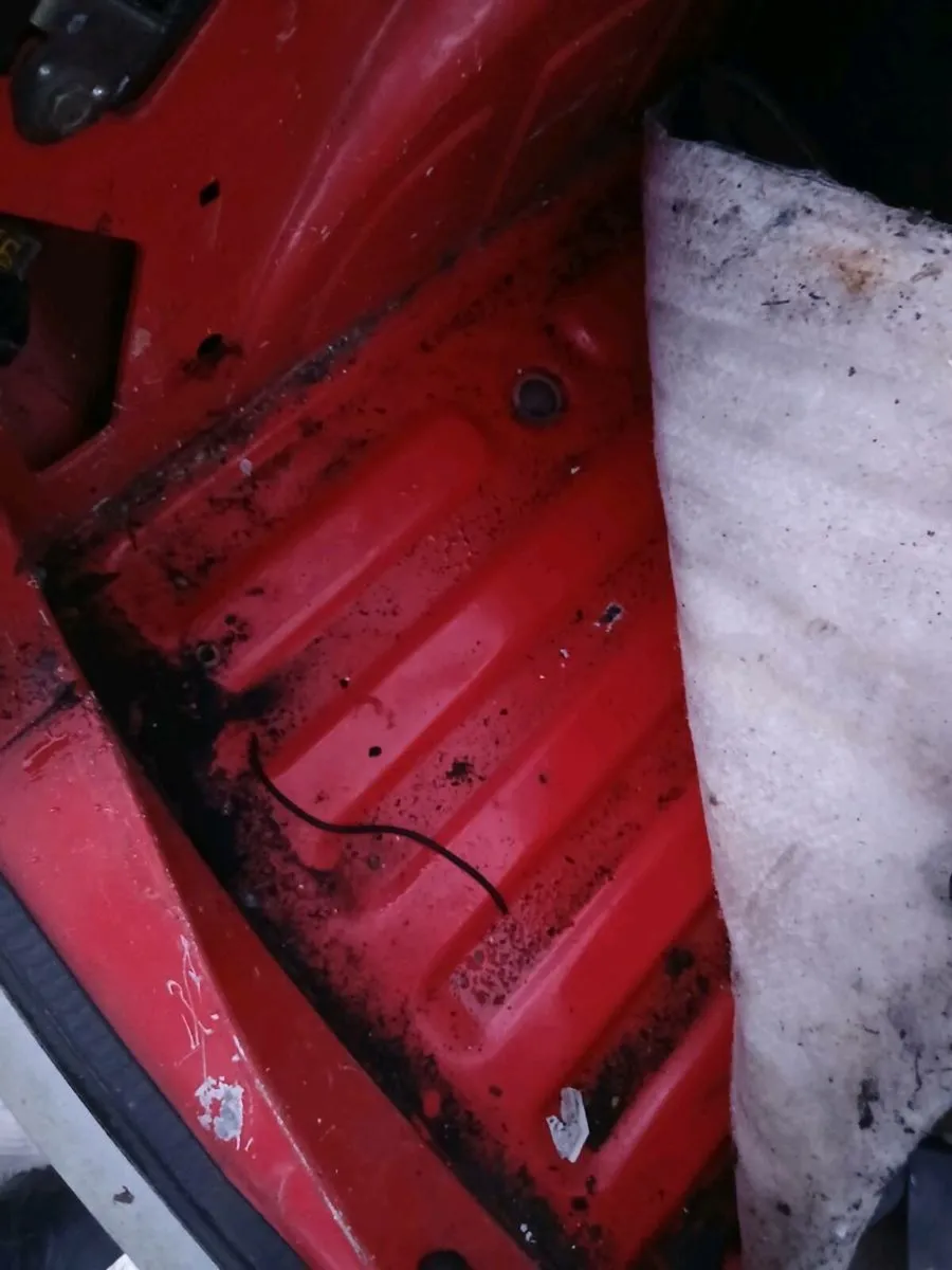 91 Peugeot 205 with old brown log book - Image 3