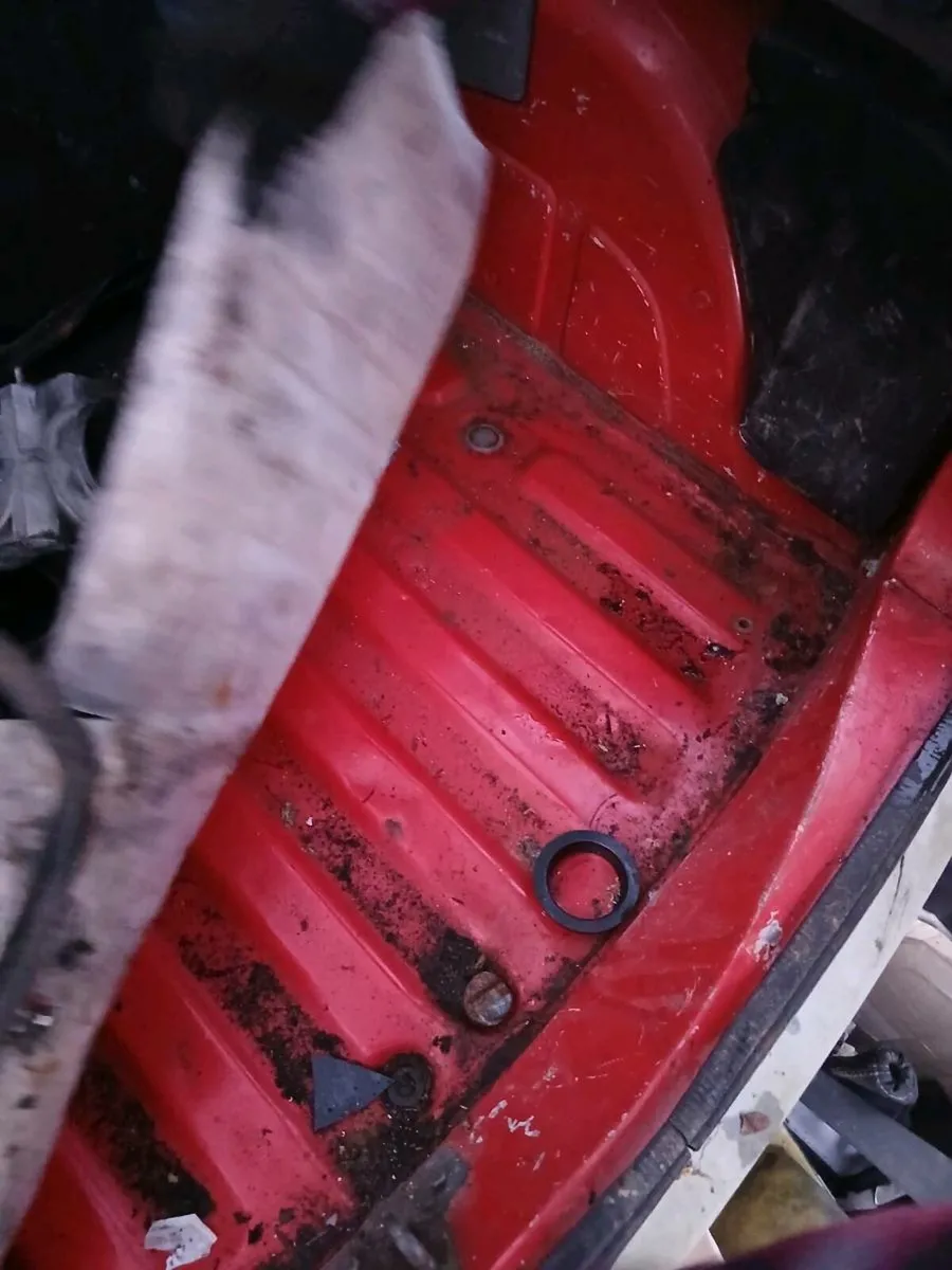 91 Peugeot 205 with old brown log book - Image 4