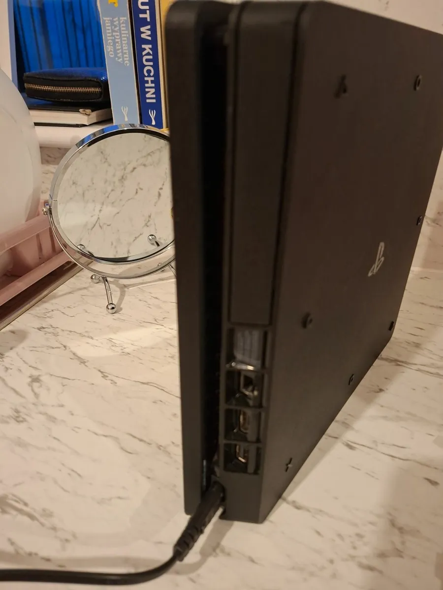 PlayStation 4 Slim – Excellent Condition – Complet - Image 2