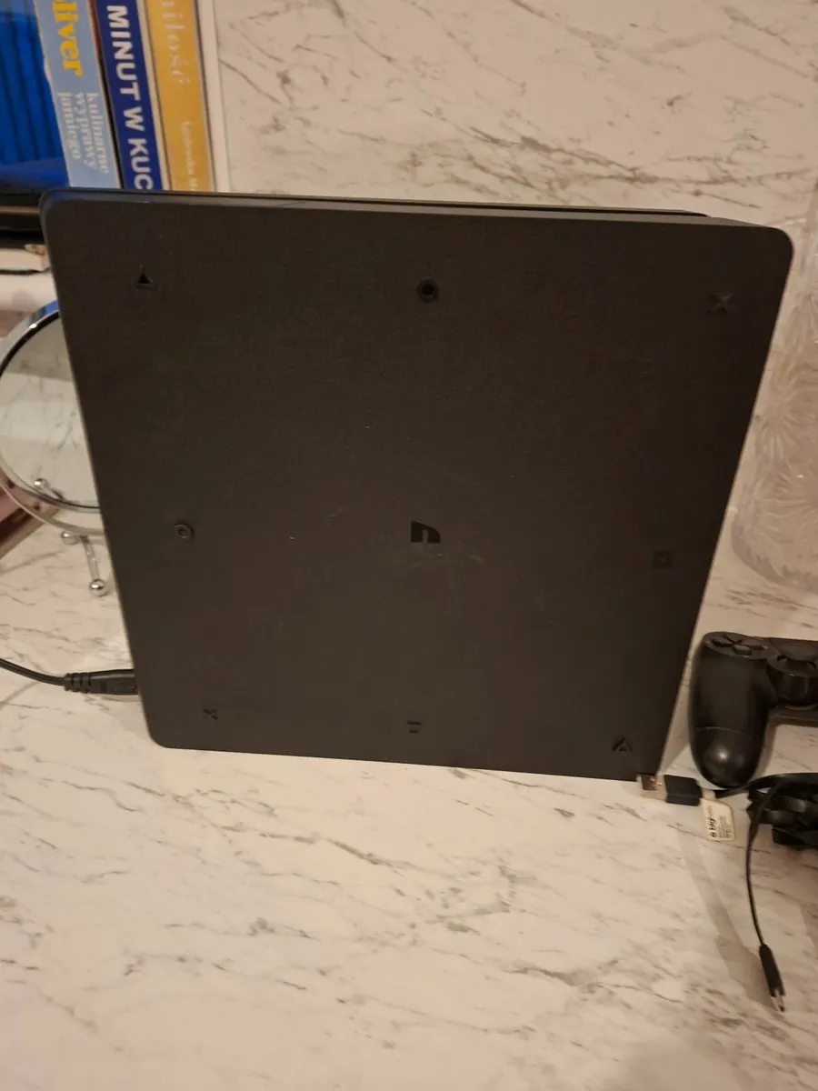 PlayStation 4 Slim – Excellent Condition – Complet - Image 4