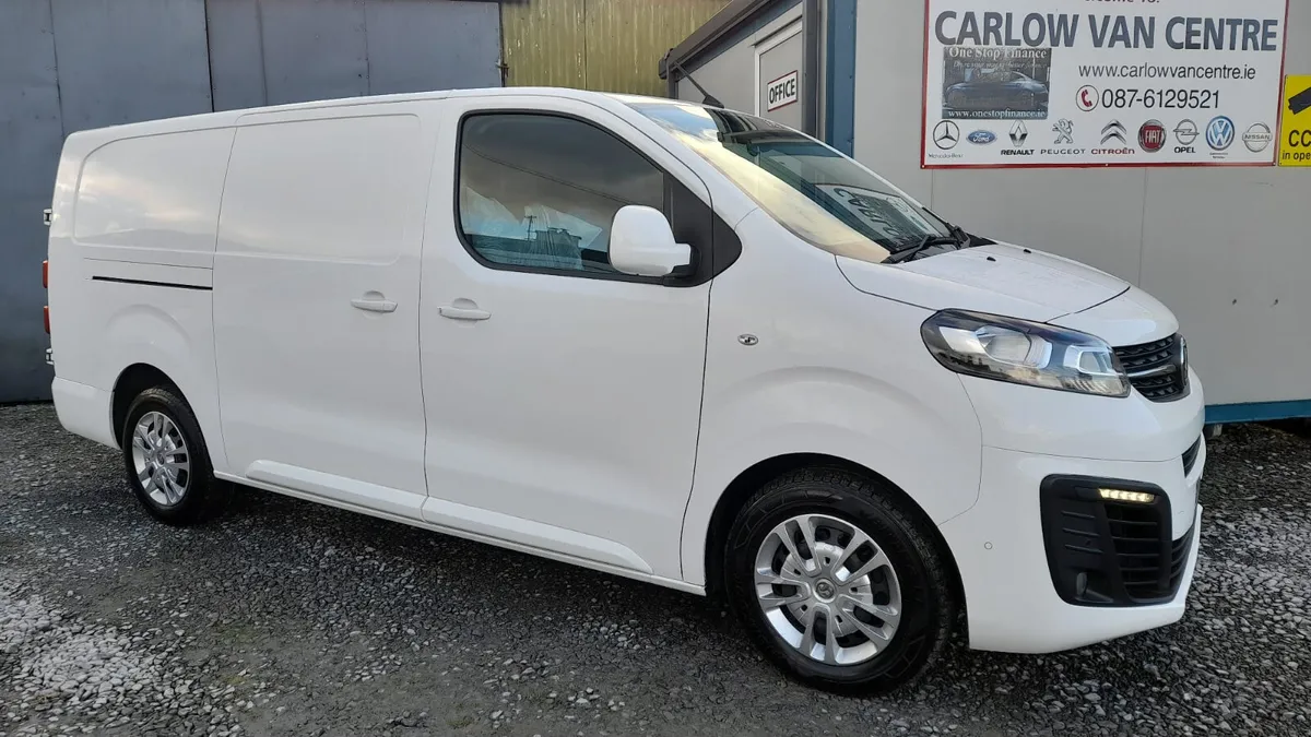 211 Vauxhall Vivaro 1.5 d 120 sport - Image 2