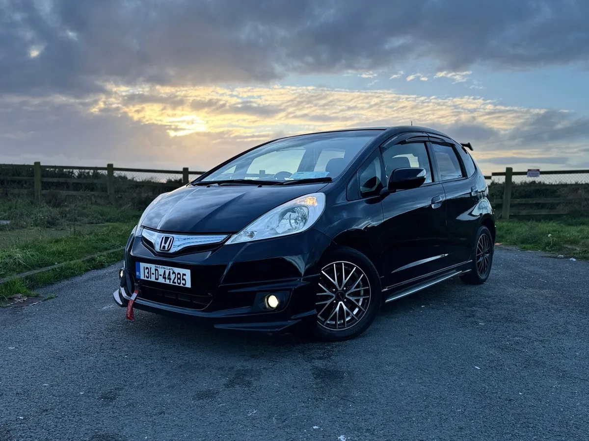 2013 HONDA FIT. MUST SEE. LOW MILEAGE. NCT & TAX - Image 3