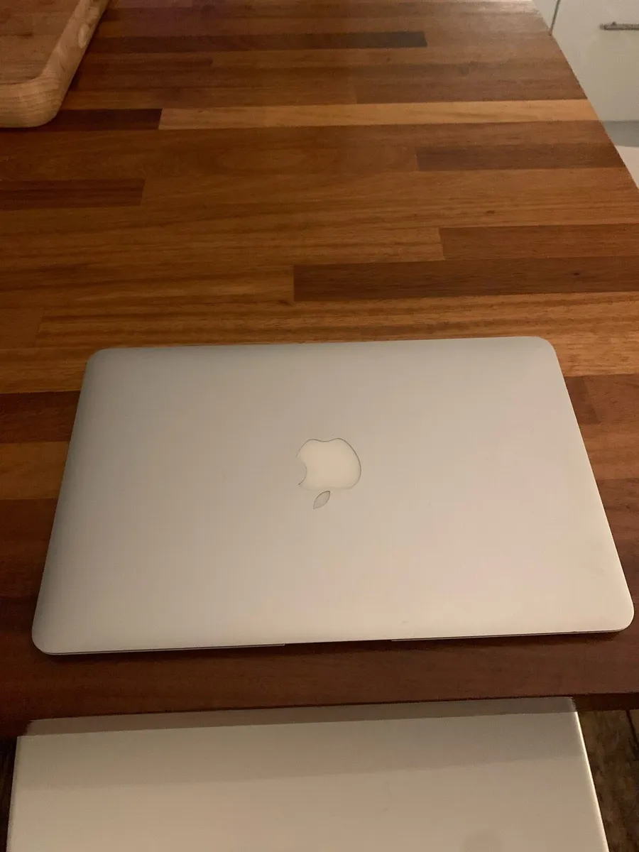 MacBook Air - Image 1