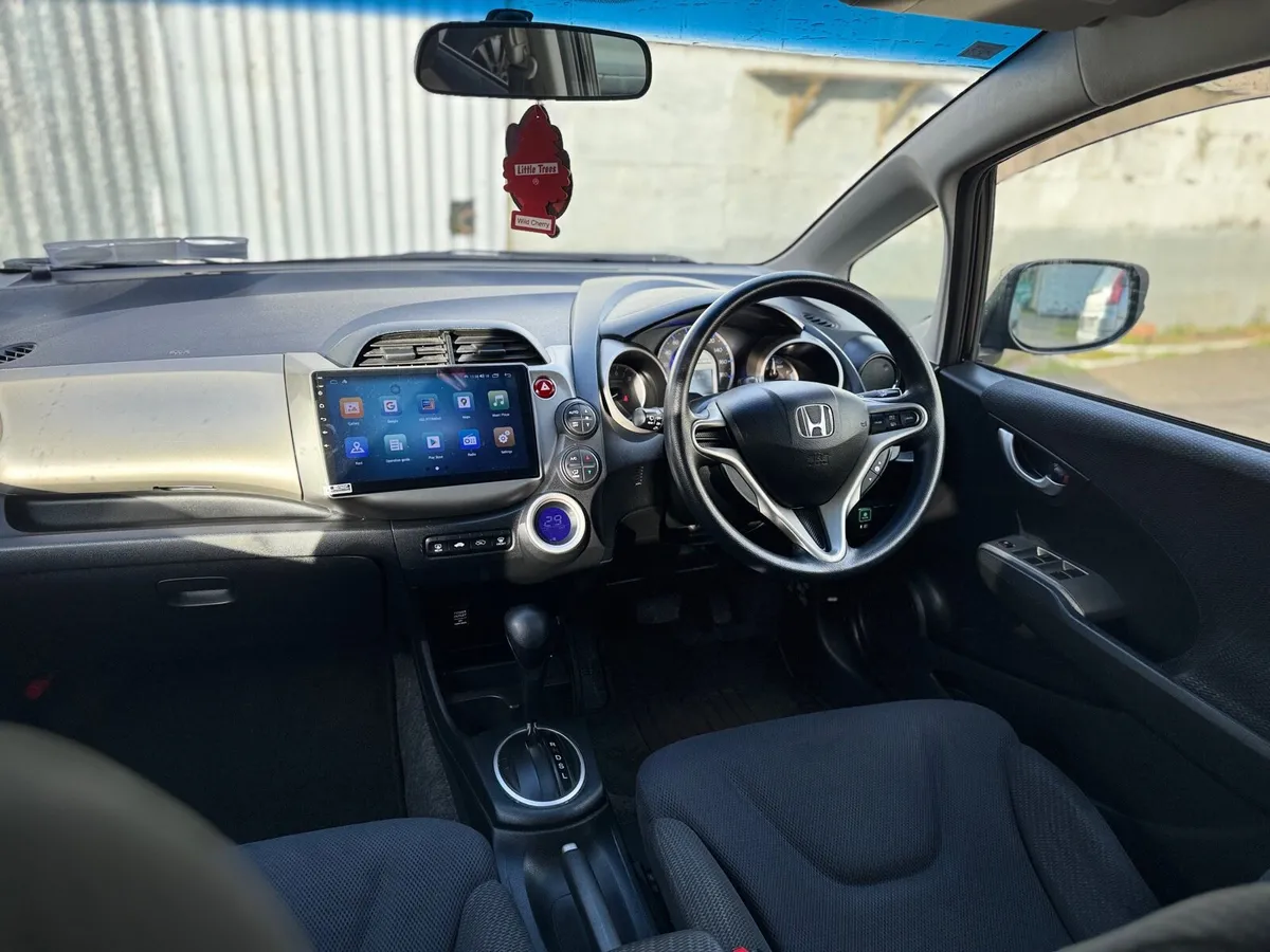 2013 HONDA FIT. MUST SEE. LOW MILEAGE. NCT & TAX - Image 4