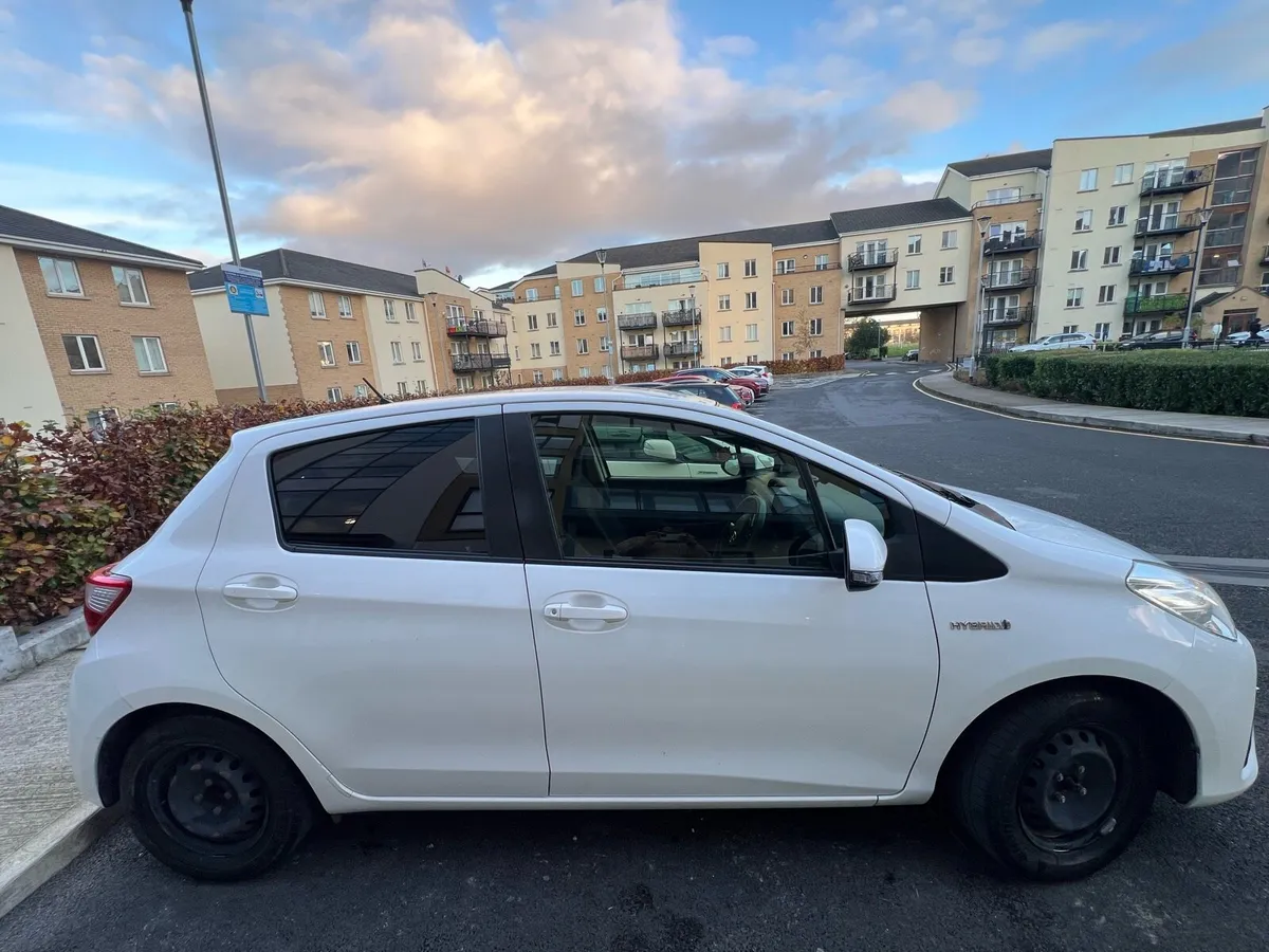 TOYOTA VITZ DAA-NHP 130 5DR AUTO - Image 2