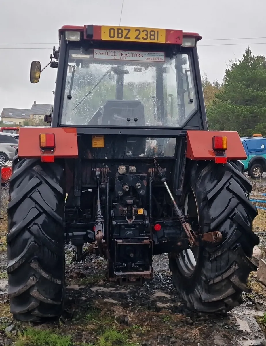 Case IH 4230 Tractor - never farmed ex agri colleg - Image 3