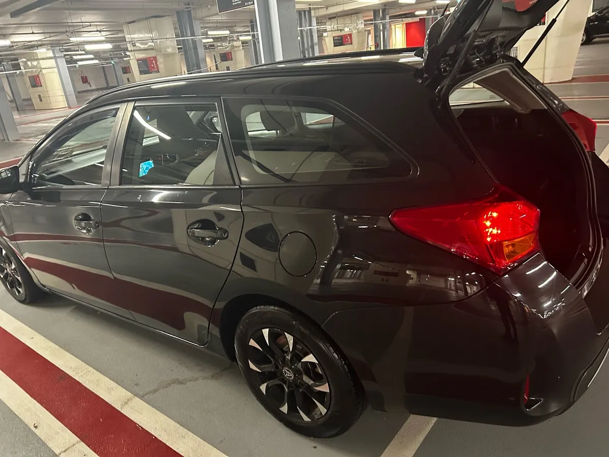 Toyota Auris - Image 2